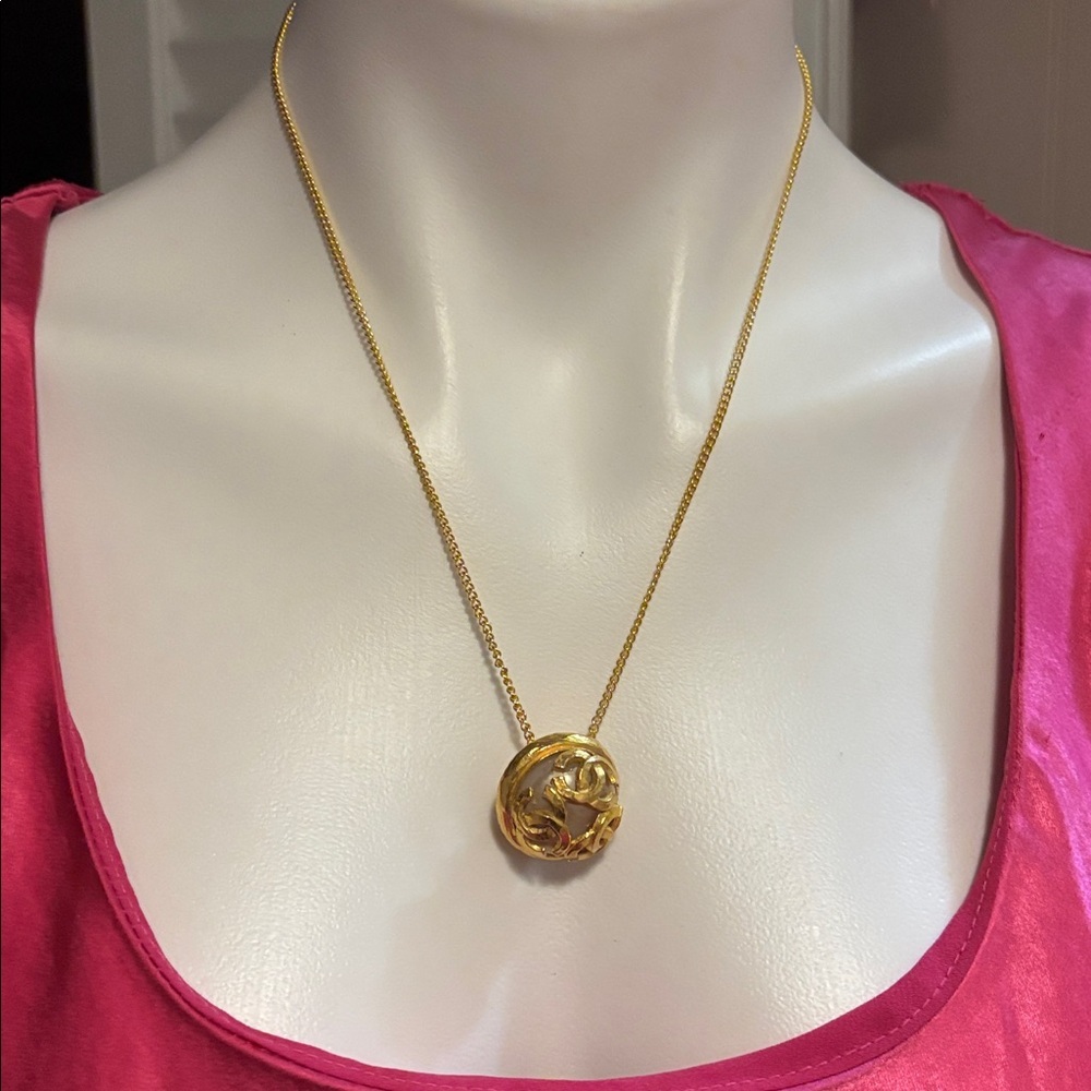 Chanel earring Elegant Gold Pendant Necklace - Picture 7 of 7
